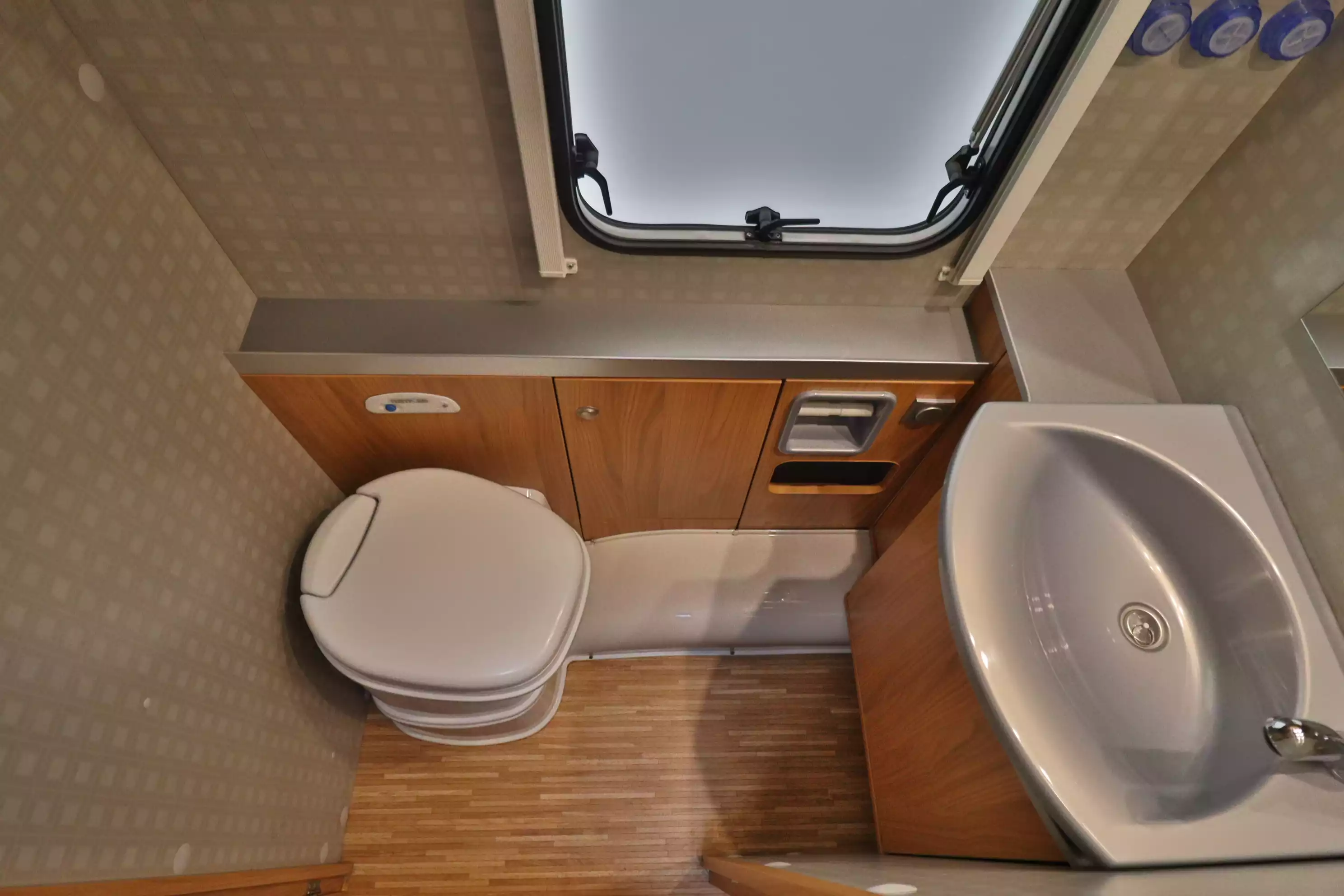 BUERSTNER Delfin Performance T 715 
